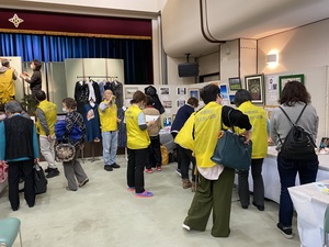 写真:展示会設営の様子