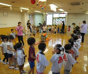 写真:盆踊りの様子
