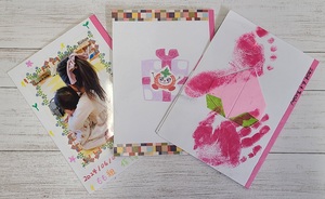 写真:保護者会で作成した絵本(2歳児クラス)