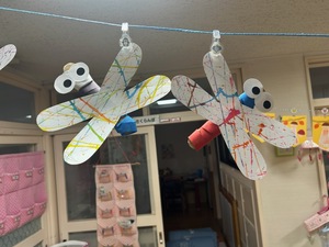 写真：1歳児クラスが作ったとんぼ