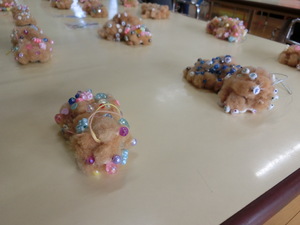 コットンで作ったキーホルダーとマグネット