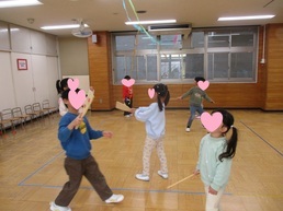 幼児羽根つき
