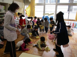 お花とともに福の神の登場