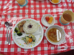 年末お楽しみ会の行事食の写真です。