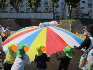 写真：こいのぼり風船の跳ね飛ばしゲーム