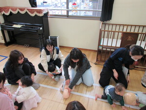 心臓マッサージの写真