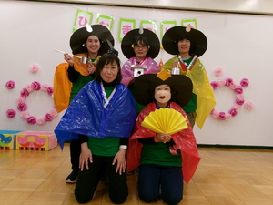 職員のひな人形仮装