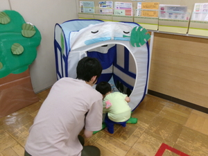 虫を探す様子