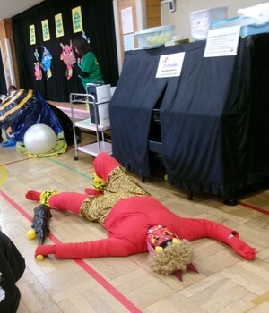 赤鬼が倒れている写真