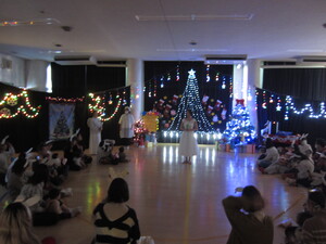 クリスマス会セレモニーの様子の写真