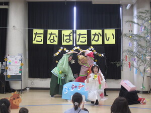 たなばたかい職員劇「たなばた物語」の様子