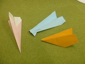 紙飛行機の写真。