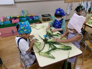 トウモロコシの皮むき