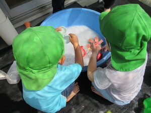 2歳泡遊び
