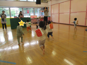 1歳2歳児クラス お寿司かけっこ