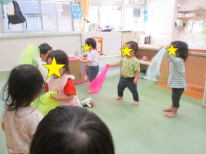 あひる組のリズム体操の様子