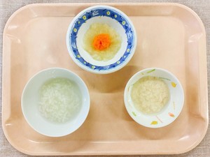 写真：1日2回食へ進むころの主食・主菜・副菜