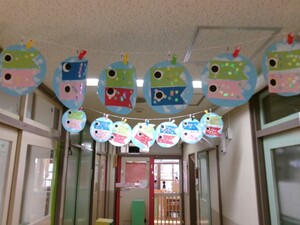 2歳児の子どもたちのこいのぼり