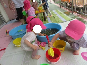 1歳児クラスの水遊び