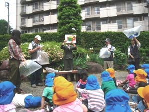 写真2：紙芝居の読み聞かせ