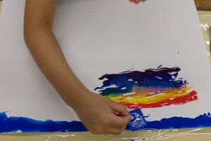 色水の氷でお絵描き