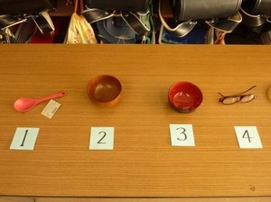写真1:木からできたものクイズ