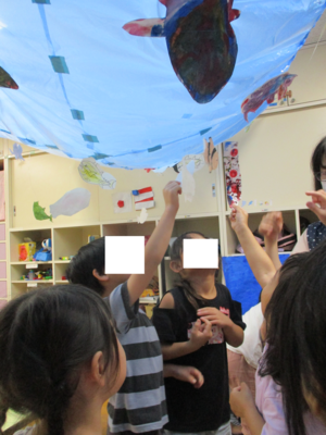 天井にも飾り付けを行いました。