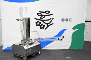 サムネイル:紫外線照射ロボット