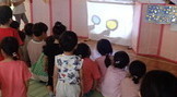 青と黄色のセロハンが重なる前の写真