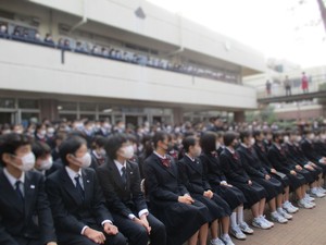 志三中 挨拶時の様子