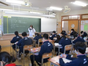 赤一中　少人数指導の様子