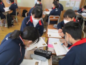 赤一中　古典の授業の様子