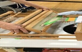 写真：機織りの様子