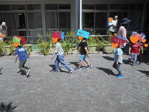 4歳児クラス リレー入場の様子