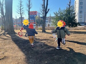 1歳クラス凧揚げの様子