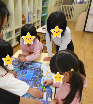 すごろくをしている姿