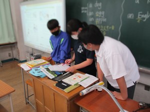 高二中　英語の授業後の様子