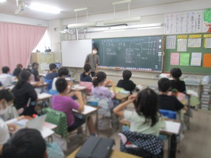 前野小　6年生社会科の授業