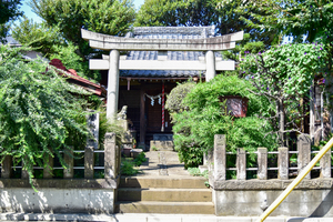 轡神社の入り口付近写真