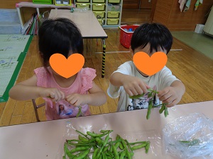 給食のお手伝い活動の様子