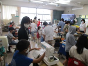 中根橋小　家庭科の授業