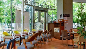 写真：板橋区立図書館に併設しているカフェ
