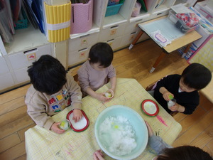 お部屋でも雪遊び