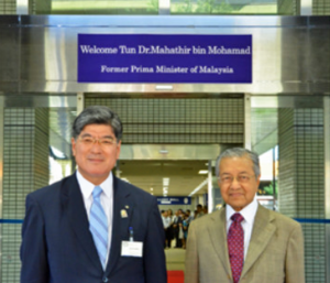 マハティール（元）（当時）首相と坂本板橋区長の画像