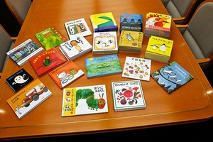 写真:寄贈された絵本