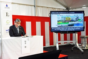 写真:説明する坂本区長