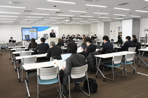 サムネイル:記者会見の様子2