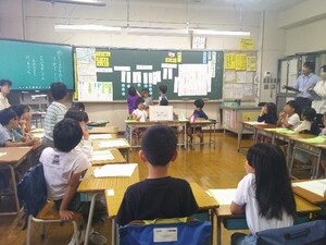 写真:学級活動の様子