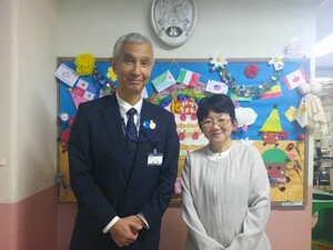 写真:井上園長先生と