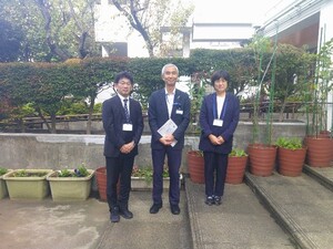 写真:校長、副校長と